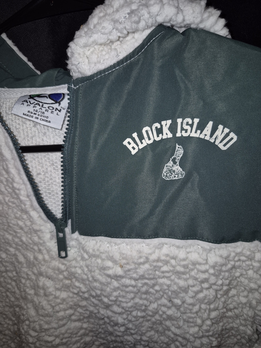 Avalon White Sherpa Pullover with Green Chest Panel - Picture 2 of 3